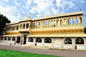  Hotel Shahi Palace  Мандава